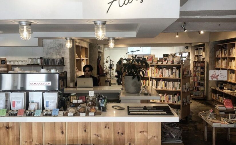 神楽坂にカフェ、書店、ギャラリーの要素を兼ね備えた店を構える「WEEKENDERS COFFEE All Right」