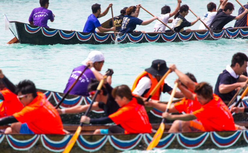 圧巻！沖縄の伝統ある夏の風物詩、水上の格闘技沖縄ハーリー