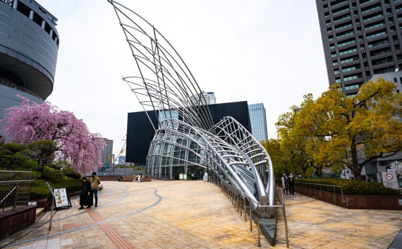 展示室は全て地下！シーザー・ペリによる世界でも稀な大阪・中之島の美術館「国立国際美術館」