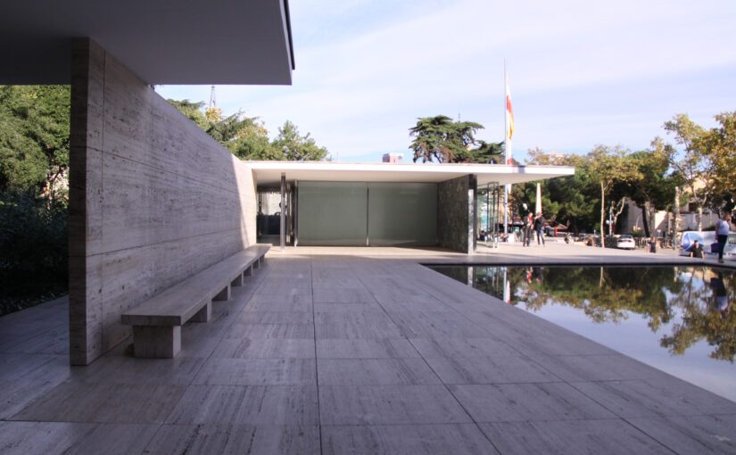 ミース・ファン・デル・ローエを語る上でハズせない1929年のバルセロナ万博・ドイツ館「バルセロナ・パビリオン」