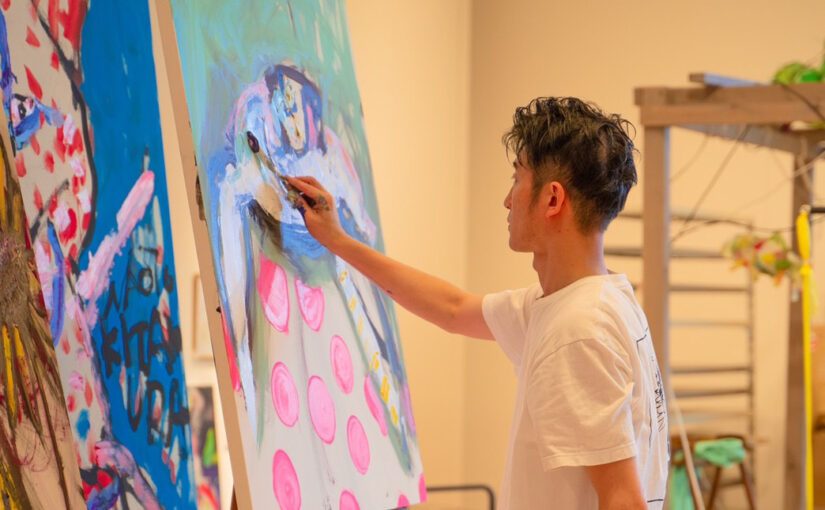 「緊張感のある空間は良いものを生み出す条件になる」画家・北村直登が考えるライブペイントのやり甲斐や作品タイトルのこだわりについて