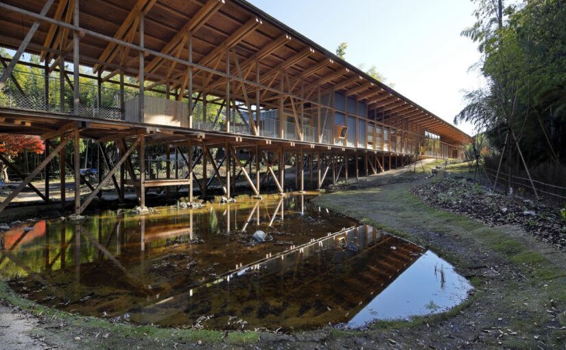 グッドデザイン大賞やJIA日本建築大賞を受賞した建築家・山﨑健太郎が設計した「52間の縁側」
